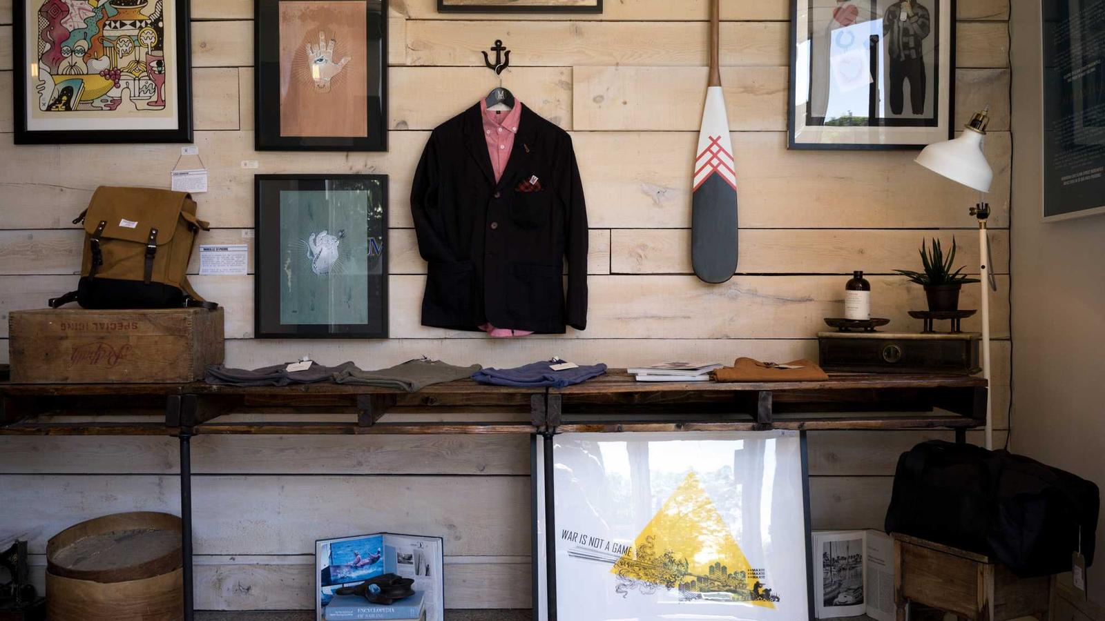 Retail Sales Surge Driven by Digital Consumer Spending